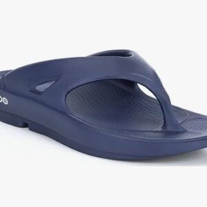 OOFOS sz US 7 (EU 38) Original Slides in navy (very good/excellent condition)